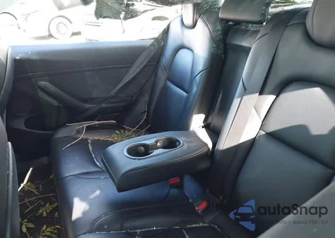 2021 Tesla Model 3 Standard Range Plus Rear-Wheel Drive z USA, uszkodzony, nr VIN 5YJ3E1EA1MF018052